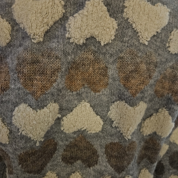 Chunky sweater with raised hearts. - Picture 3 of 3